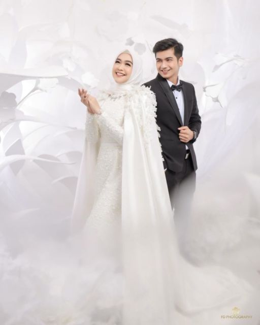 Detail Prewedding Indoor Hijab Elegan Nomer 14