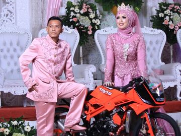 Detail Prewedding Motor Drag Nomer 9