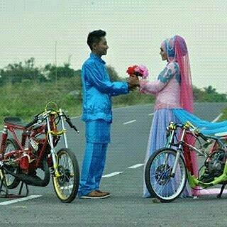 Detail Prewedding Motor Drag Nomer 14