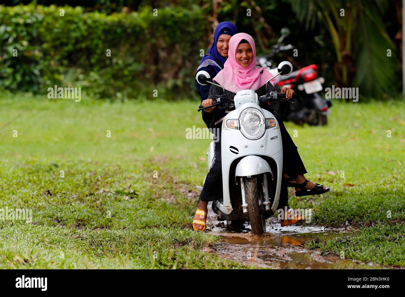 Detail Prewedding Motor Drag Nomer 29