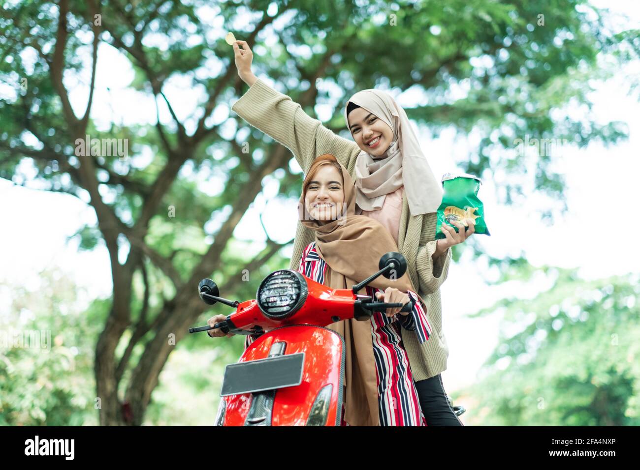 Detail Prewedding Motor Drag Nomer 44