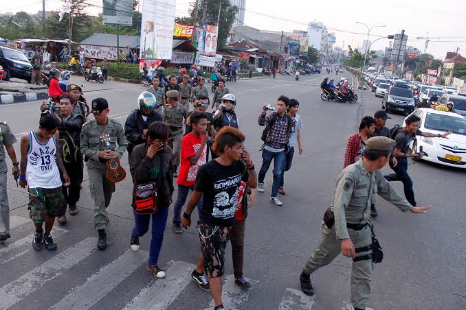 Detail Puisi Anak Jalanan Gelandangan Nomer 39