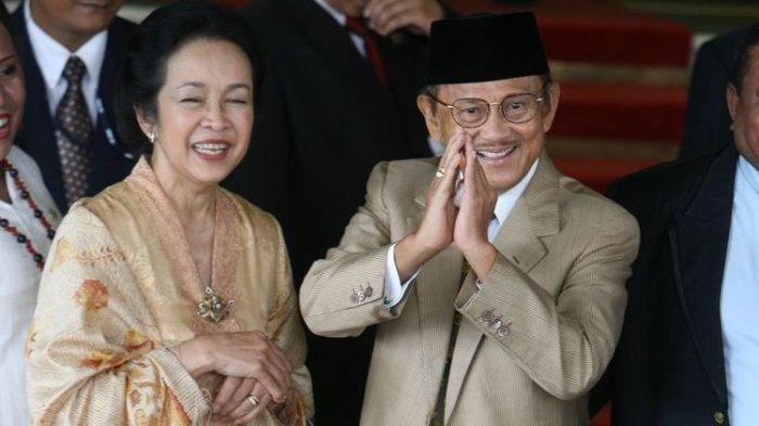 Detail Puisi Habibie Dan Ainun Nomer 14