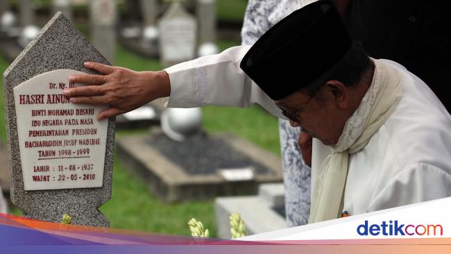 Detail Puisi Habibie Dan Ainun Nomer 36