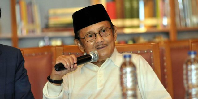 Detail Puisi Habibie Dan Ainun Nomer 37