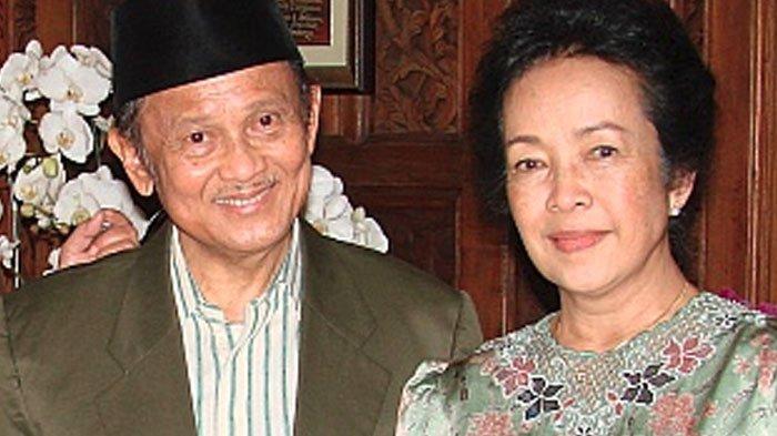 Detail Puisi Habibie Dan Ainun Nomer 49