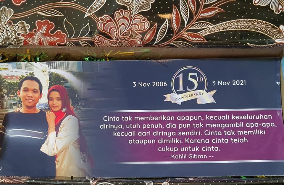 Detail Puisi Kahlil Gibran Cinta Tak Harus Memiliki Nomer 31