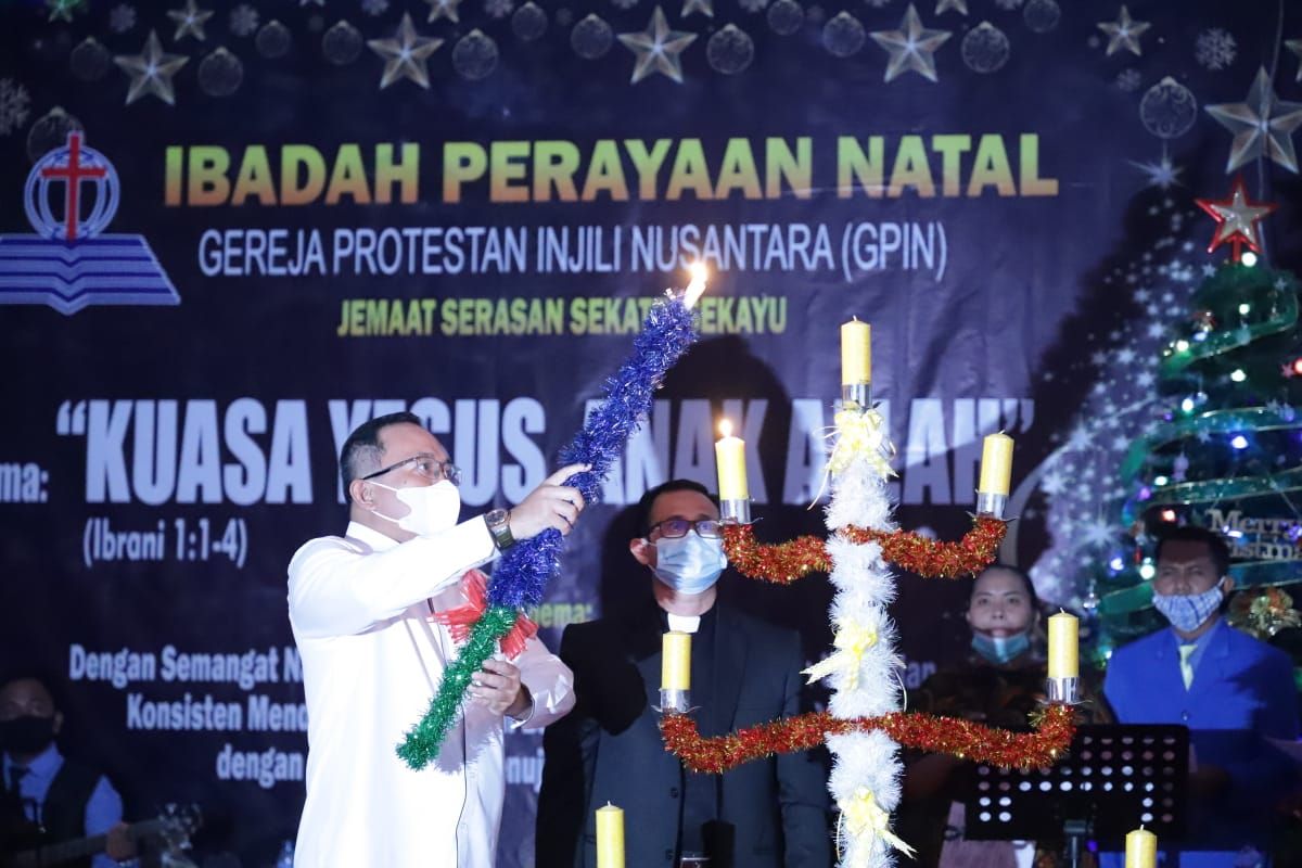 Detail Puisi Natal Malam Kudus Nomer 37