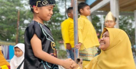 Detail Puisi Pendek Guru Nomer 32