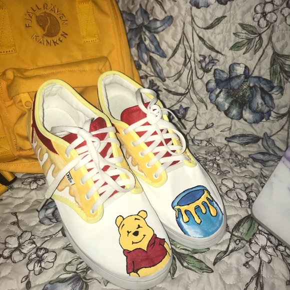 Detail Disney Pooh Vans Nomer 23