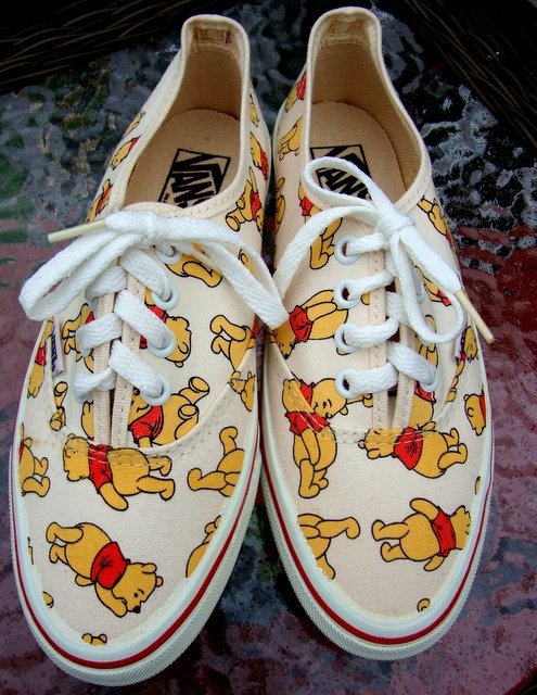 Detail Disney Pooh Vans Nomer 39