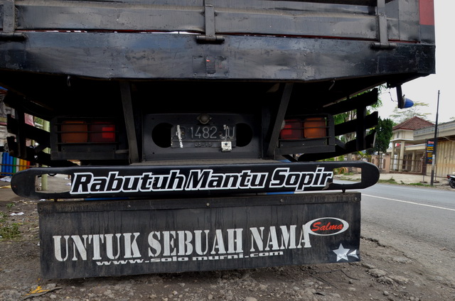 Detail Puisi Seorang Sopir Nomer 12