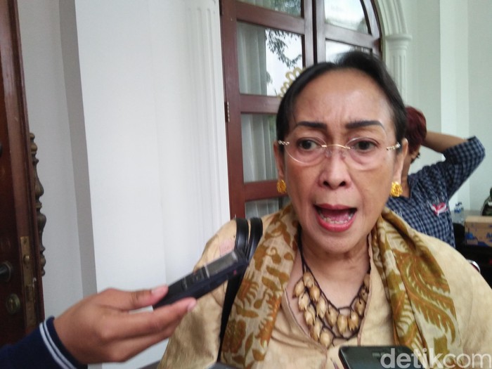 Detail Puisi Sukmawati Berjudul Ibu Indonesia Nomer 10