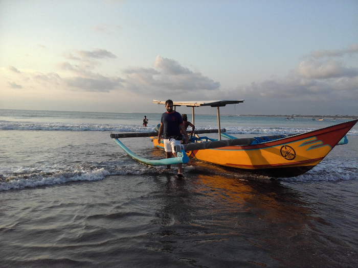 Detail Puisi Tentang Pantai Kuta Bali Nomer 11