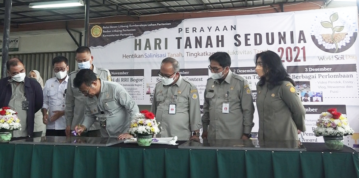 Detail Puisi Tentang Tanah Pertanian Nomer 33