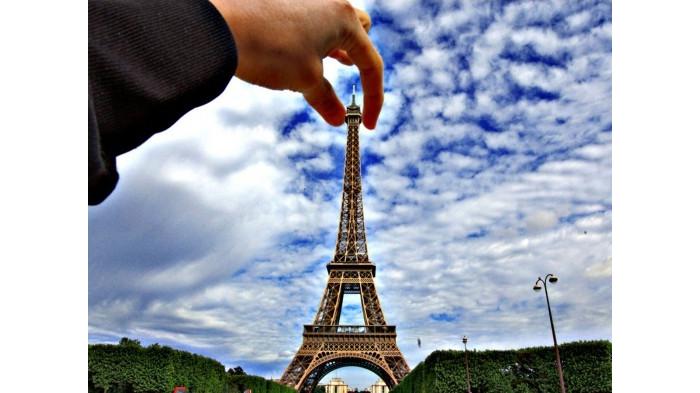 Detail Puncak Menara Eiffel Nomer 13