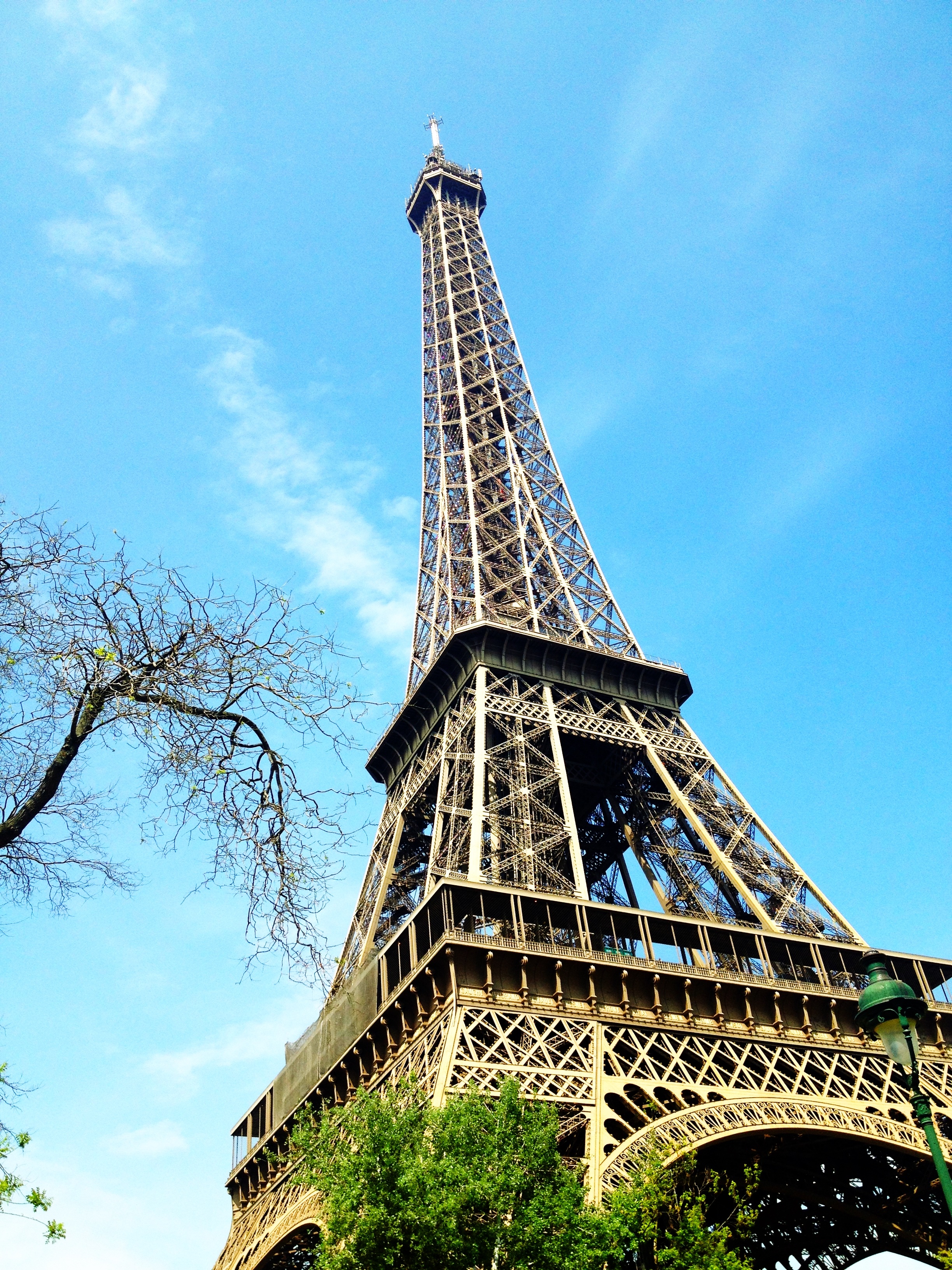 Detail Puncak Menara Eiffel Nomer 22
