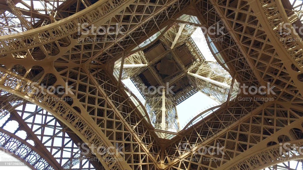 Detail Puncak Menara Eiffel Nomer 23