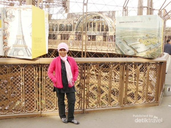 Detail Puncak Menara Eiffel Nomer 39