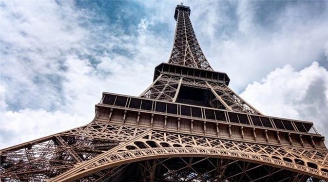 Detail Puncak Menara Eiffel Nomer 41