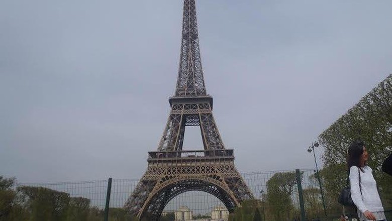 Detail Puncak Menara Eiffel Nomer 49