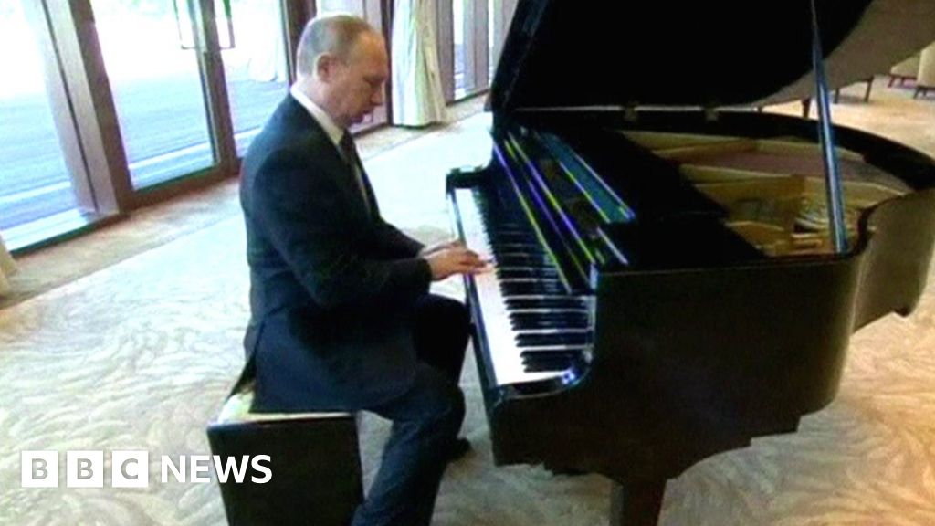 Detail Putin Playing Piano Meme Nomer 10