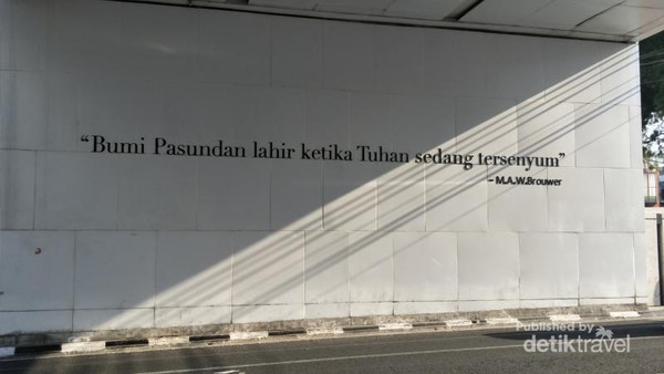 Detail Quotes Bandung Pidi Baiq Nomer 18
