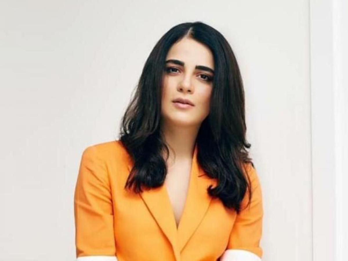 Detail Radhika Madan Instagram Nomer 25