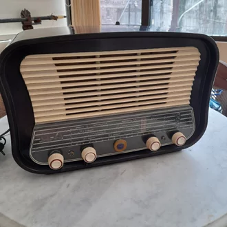 Detail Radio Tabung Jadul Nomer 9