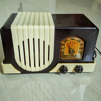 Detail Radio Tabung Jadul Nomer 38