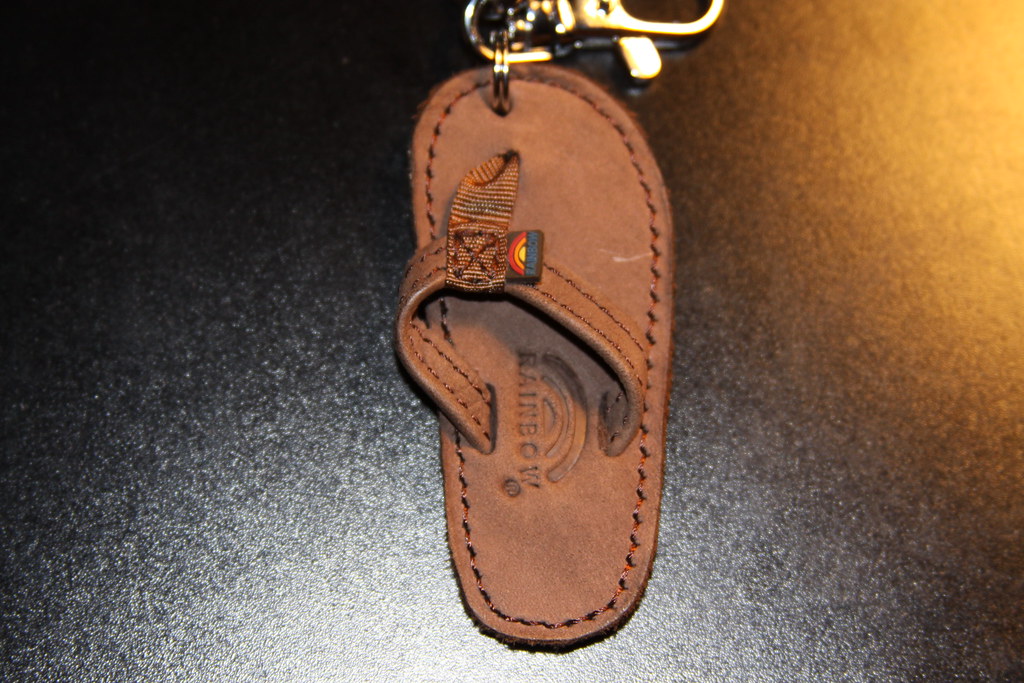 Detail Rainbow Sandal Keychain Nomer 17