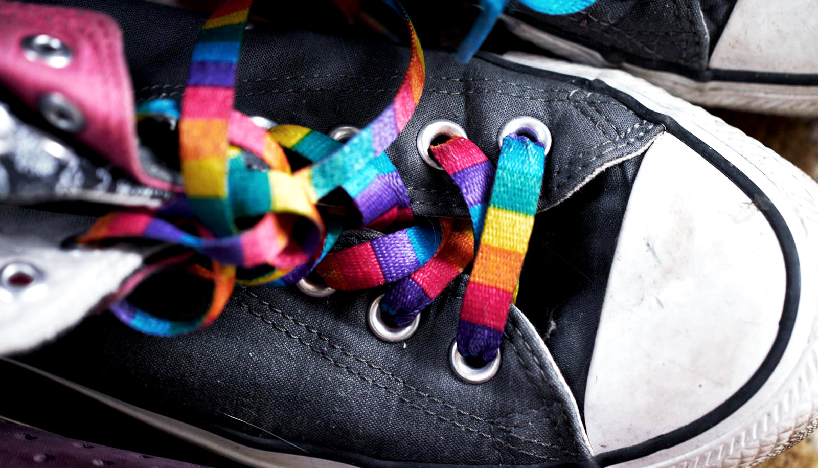 Detail Rainbow Shoelaces Converse Nomer 21