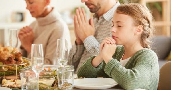 Detail Doa Makan Menurut Agama Kristen Protestan Nomer 3