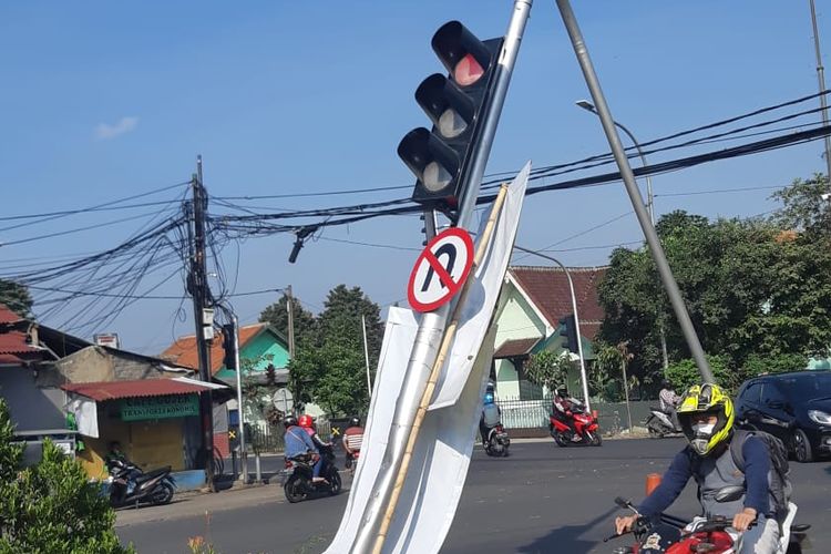 Detail Rambu Lampu Lalu Lintas Nomer 30