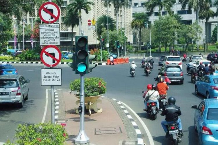 Detail Rambu Rambu Jalan Licin Nomer 18