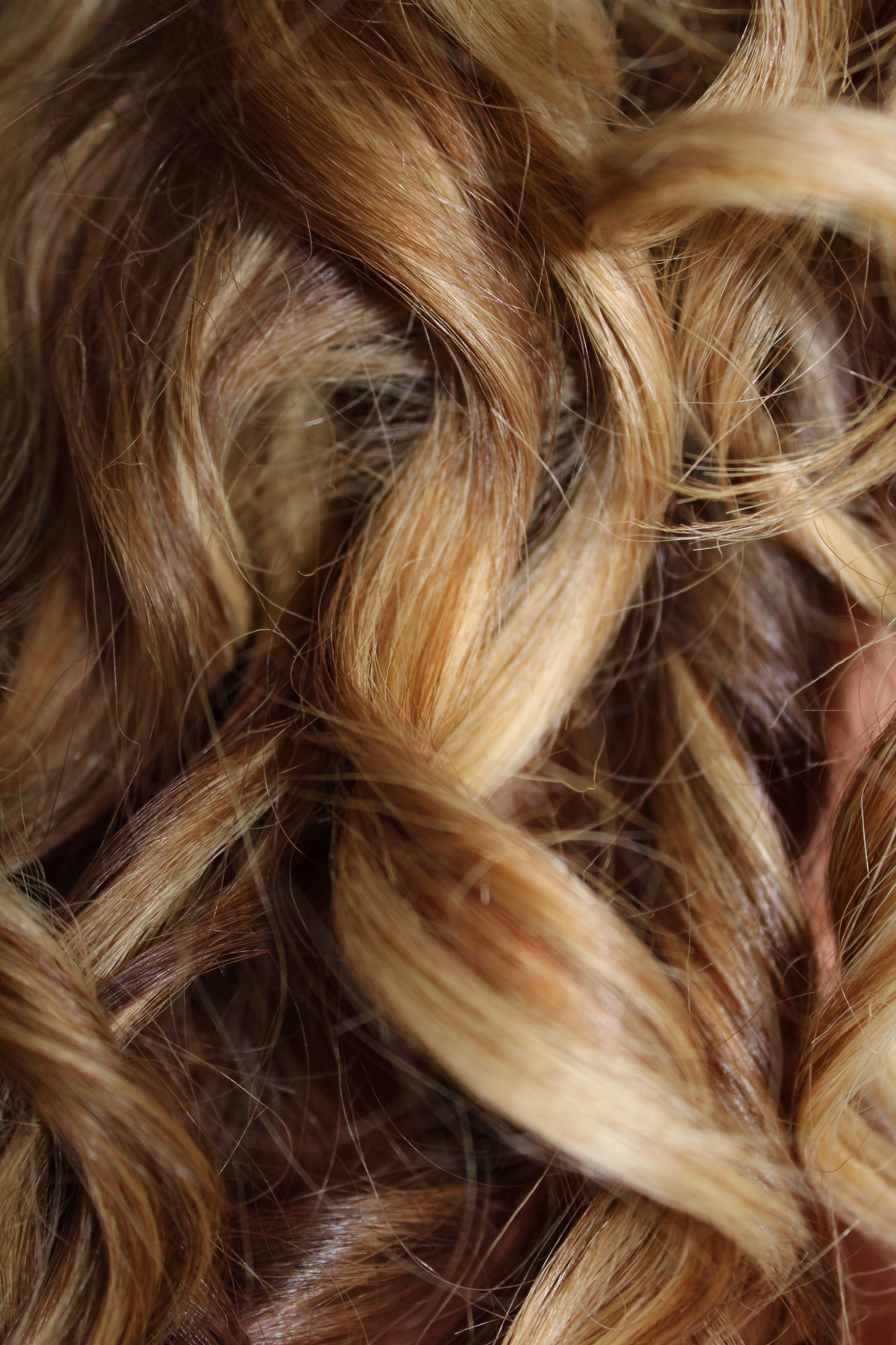 Detail Rambut Curly Panjang Dari Belakang Nomer 40