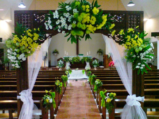 Detail Rangkaian Bunga Altar Gereja Nomer 28
