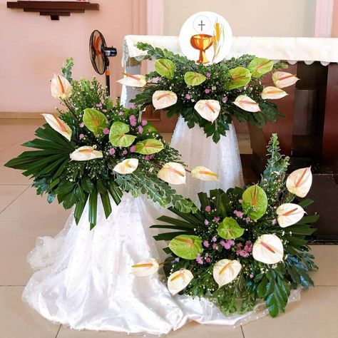 Rangkaian Bunga Altar Sederhana - KibrisPDR