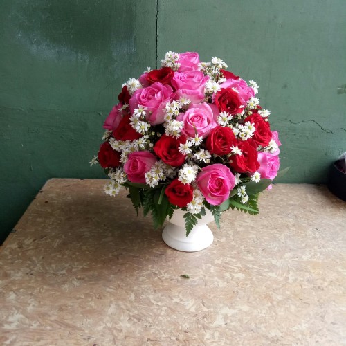 Detail Rangkaian Bunga Mawar Di Vas Nomer 39