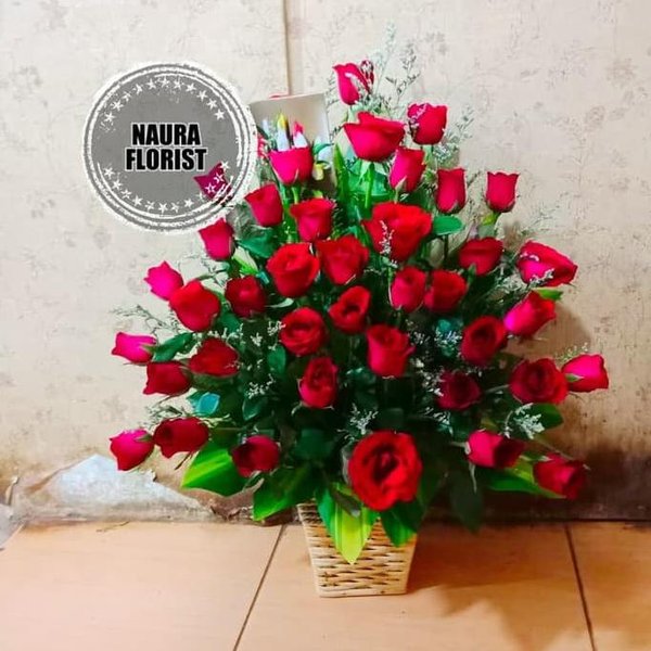 Detail Rangkaian Bunga Mawar Merah Nomer 2