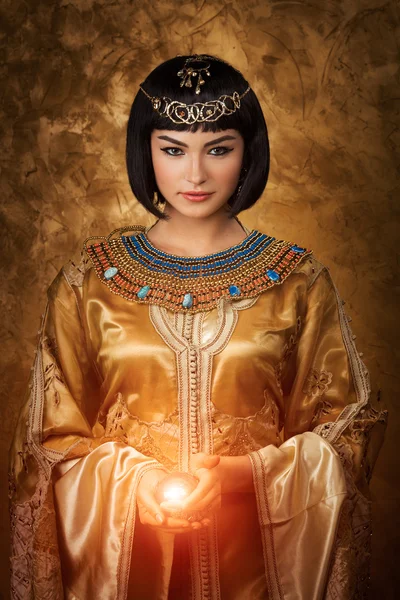 Detail Ratu Mesir Cleopatra Nomer 10