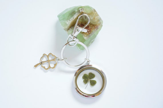 Detail Real Four Leaf Clover Keychain Nomer 29