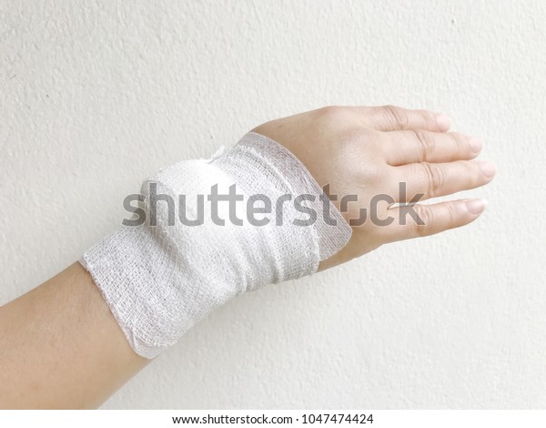 Detail Real Hand Bandage Pic Nomer 26