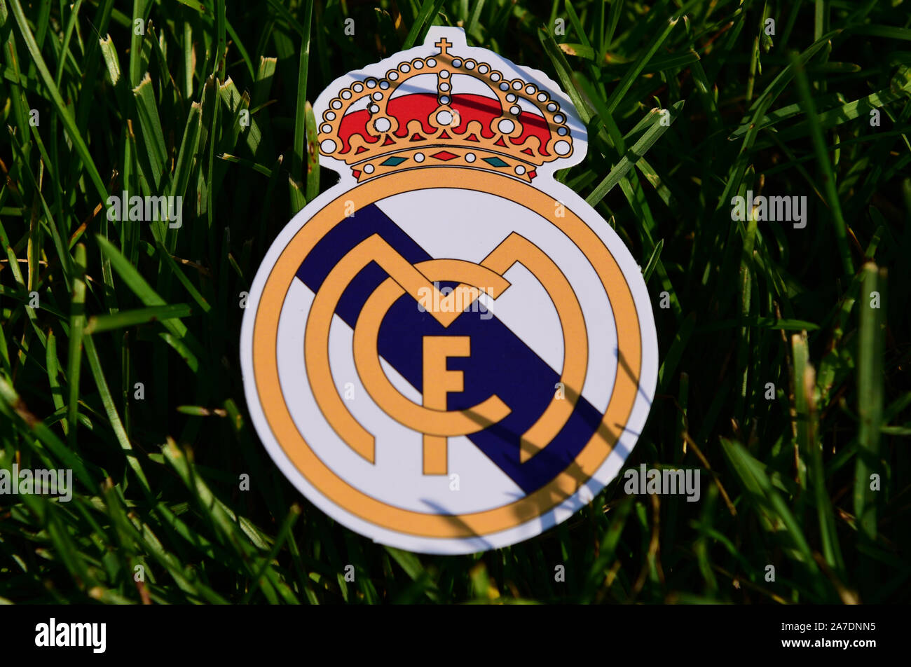 Detail Real Madrid Logo 2017 Nomer 31