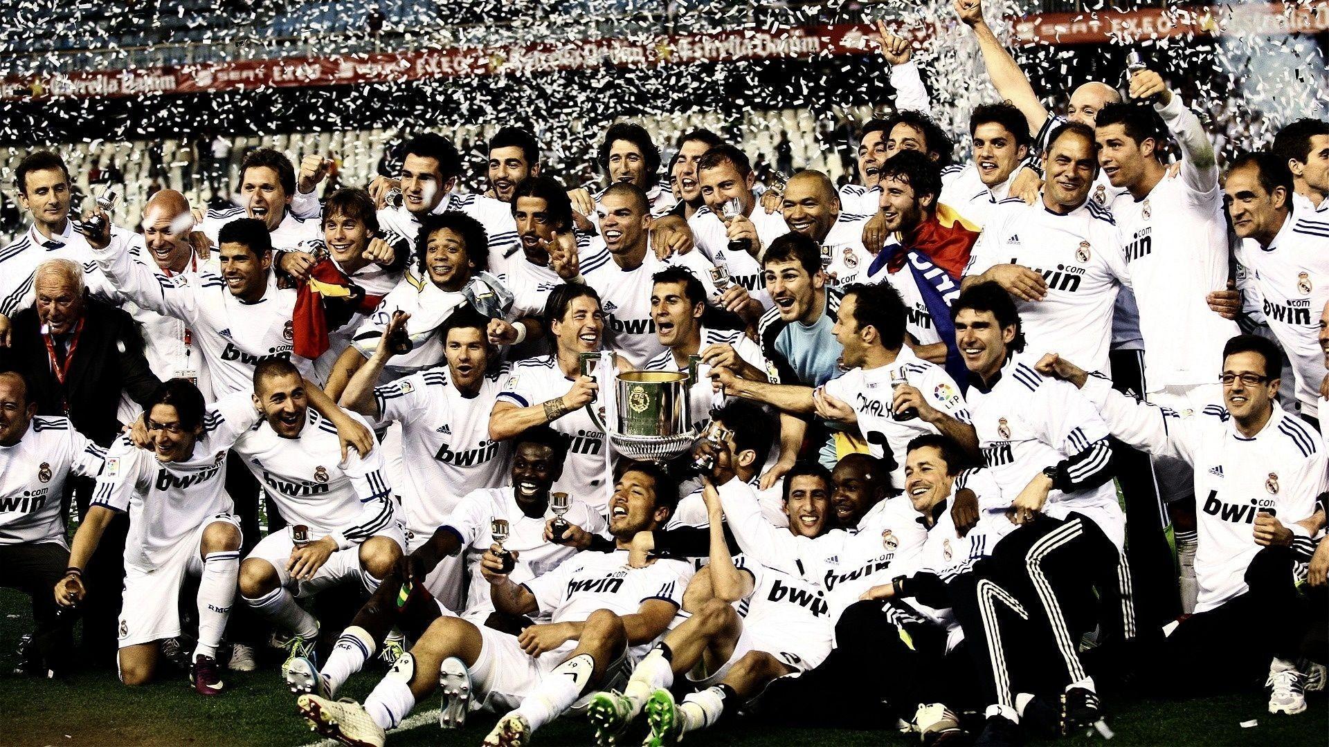 Detail Real Madrid Team Wallpaper Nomer 16