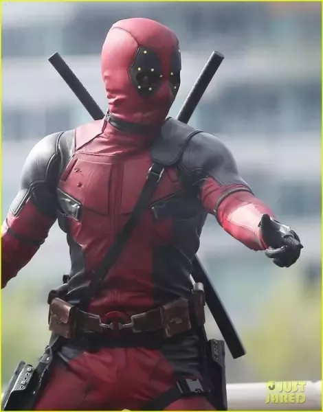 Detail Realistic Deadpool Mask Nomer 36