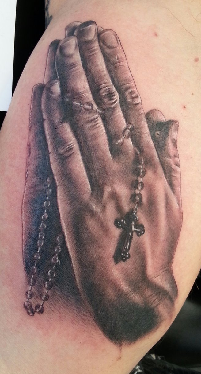 Detail Realistic Praying Hands With Cross Nomer 46