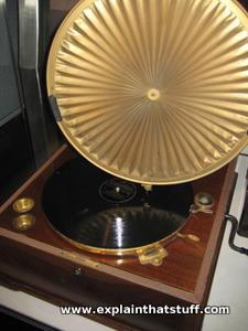 Detail Record Player With Horn Name Nomer 22