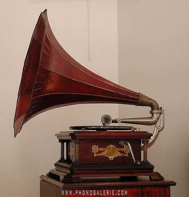 Detail Record Player With Horn Name Nomer 9