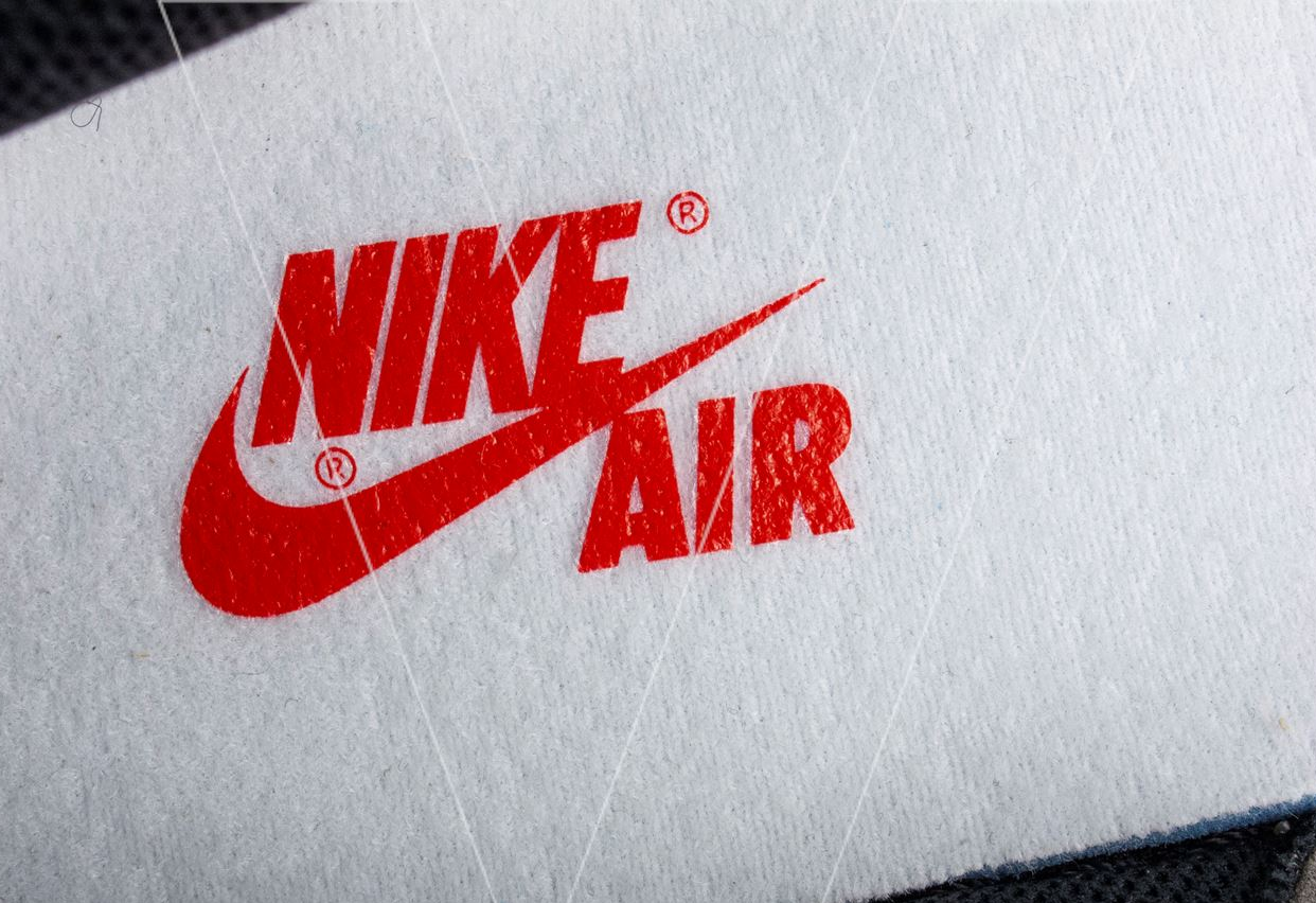 Detail Red Nike Logos Nomer 19